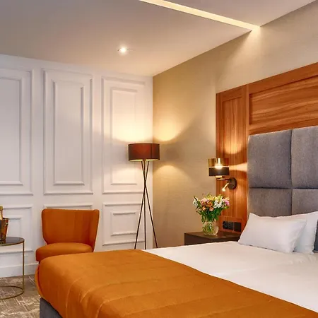 Grand Focus Hotell 4*